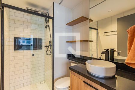 Banheiro de kitnet/studio para alugar com 1 quarto, 27m² em Cidade Monções, São Paulo