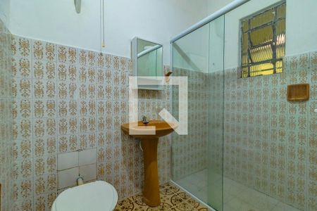 Banheiro de casa para alugar com 2 quartos, 75m² em Vila Guarani (zona Sul), São Paulo