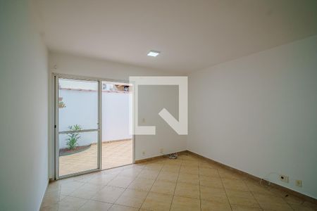 Sala de casa de condomínio para alugar com 2 quartos, 101m² em Rio Pequeno, São Paulo