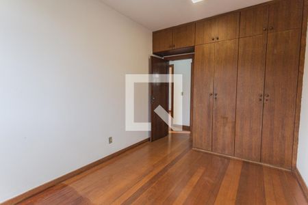 Suíte de apartamento à venda com 3 quartos, 100m² em Santa Efigênia, Belo Horizonte