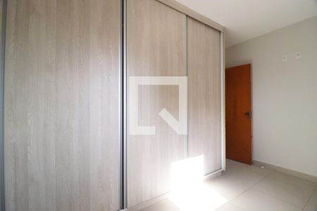 Quarto 1 de apartamento para alugar com 2 quartos, 70m² em Saraiva, Uberlândia