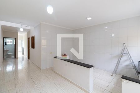 Sala e Cozinha de casa para alugar com 2 quartos, 85m² em Jardim das Oliveiras, São Paulo