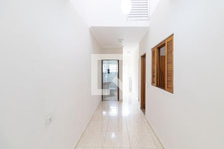 Corredor de casa para alugar com 2 quartos, 85m² em Jardim das Oliveiras, São Paulo