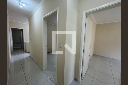 Corredor de casa à venda com 3 quartos, 214m² em Umuarama, Osasco