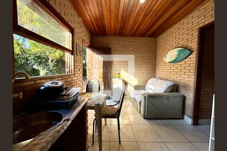 Sala/Cozinha de apartamento para alugar com 2 quartos, 36m² em São João do Rio Vermelho, Florianópolis