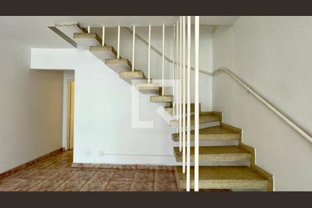 Escada de casa à venda com 3 quartos, 137m² em Pinheiros, São Paulo