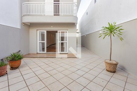 Quintal de casa à venda com 3 quartos, 255m² em Vila Brasilio Machado, São Paulo