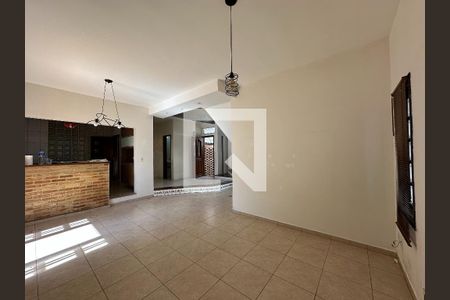 Sala de casa de condomínio para alugar com 3 quartos, 350m² em Zona Preferencial 01 - Zap 1, Jacareí