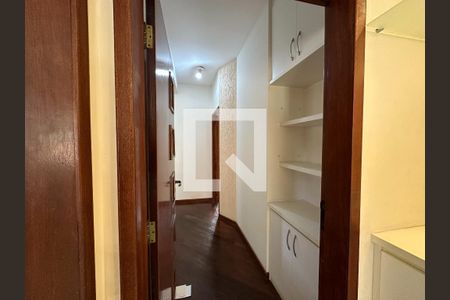 Corredor de casa de condomínio para alugar com 3 quartos, 350m² em Zona Preferencial 01 - Zap 1, Jacareí