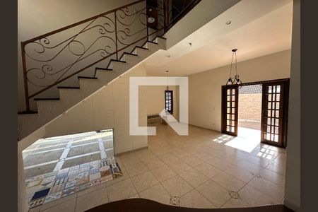 Sala de casa de condomínio para alugar com 3 quartos, 350m² em Zona Preferencial 01 - Zap 1, Jacareí
