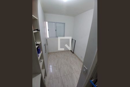 Quarto de apartamento para alugar com 2 quartos, 50m² em Jardim Barro Branco, Cotia