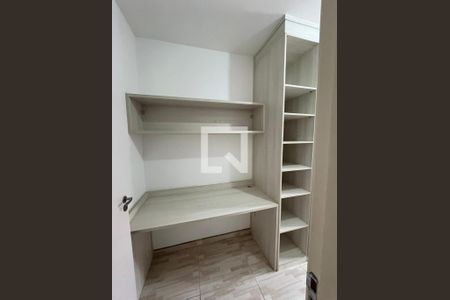 Quarto de apartamento para alugar com 2 quartos, 50m² em Jardim Barro Branco, Cotia