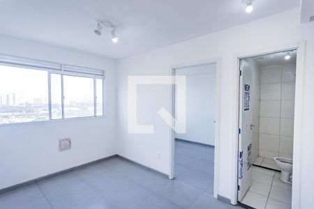 Sala, cozinha e área de serviço de apartamento para alugar com 2 quartos, 30m² em Jardim Pereira Leite, São Paulo