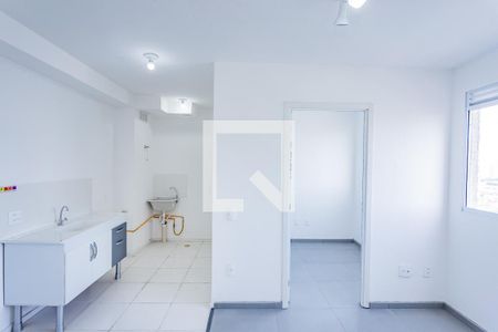 Sala, cozinha e área de serviço de apartamento para alugar com 2 quartos, 30m² em Jardim Pereira Leite, São Paulo