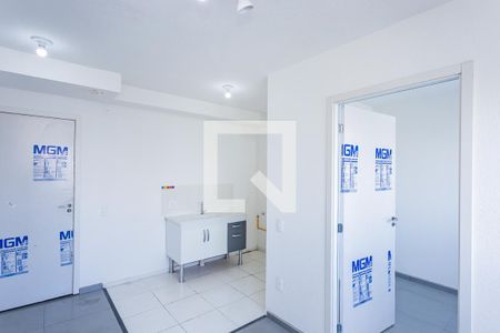 Sala, cozinha e área de serviço de apartamento para alugar com 2 quartos, 30m² em Jardim Pereira Leite, São Paulo
