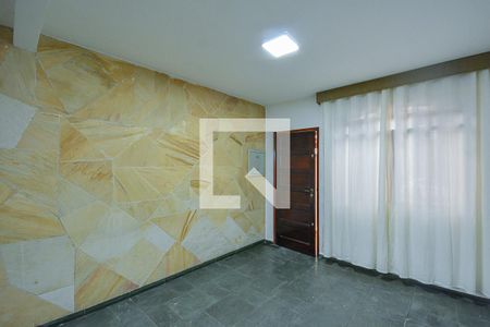 Sala de casa para alugar com 3 quartos, 120m² em Jardim Cristal, São Paulo