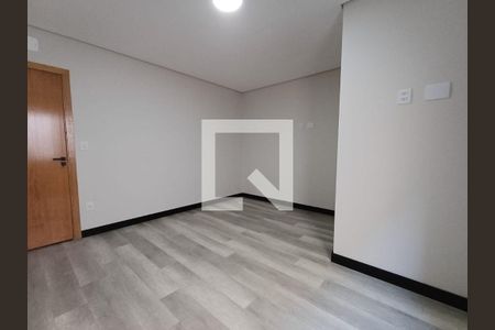 Casa à venda com 4 quartos, 230m² em Vila Carrão, São Paulo