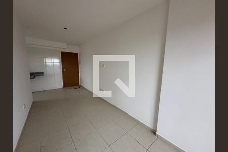 Sala de apartamento para alugar com 2 quartos, 46m² em Parque Sao Vicente, São Vicente