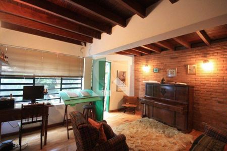 Casa à venda com 3 quartos, 235m² em Vila Madalena, São Paulo