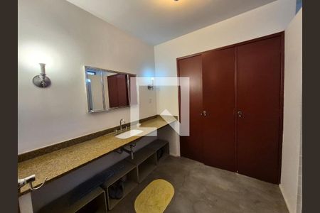 Casa à venda com 3 quartos, 235m² em Vila Madalena, São Paulo