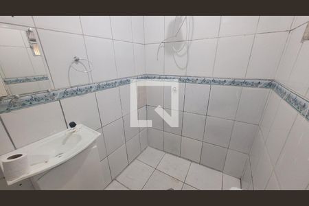 Banheiro de casa para alugar com 1 quarto, 50m² em Fazenda da Juta, São Paulo