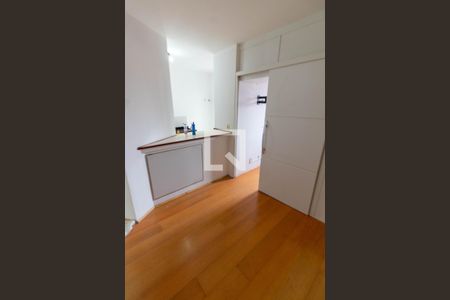 SALA de kitnet/studio para alugar com 1 quarto, 45m² em Centro, Campinas
