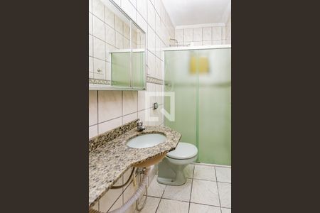 Banheiro de casa para alugar com 2 quartos, 75m² em Vila Liviero, São Paulo