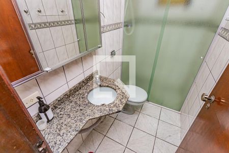 Banheiro de casa para alugar com 2 quartos, 75m² em Vila Liviero, São Paulo
