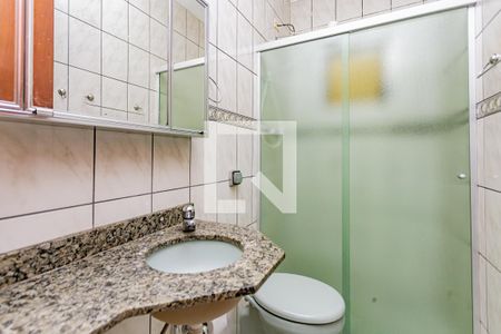Banheiro de casa para alugar com 2 quartos, 75m² em Vila Liviero, São Paulo