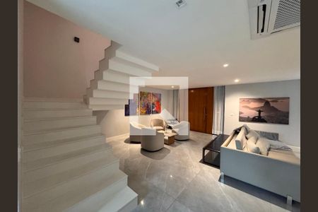Sala de casa de condomínio para alugar com 4 quartos, 450m² em Recreio dos Bandeirantes, Rio de Janeiro