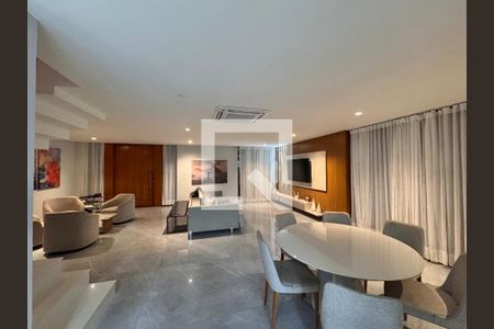 Sala de casa de condomínio para alugar com 4 quartos, 450m² em Recreio dos Bandeirantes, Rio de Janeiro