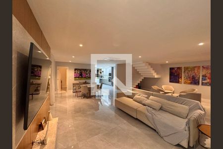 Sala de casa de condomínio para alugar com 4 quartos, 450m² em Recreio dos Bandeirantes, Rio de Janeiro