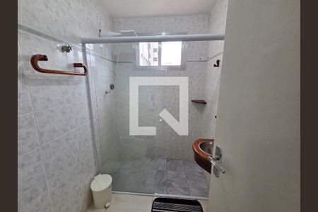 Banheiro de apartamento para alugar com 1 quarto, 60m² em Guilhermina, Praia Grande