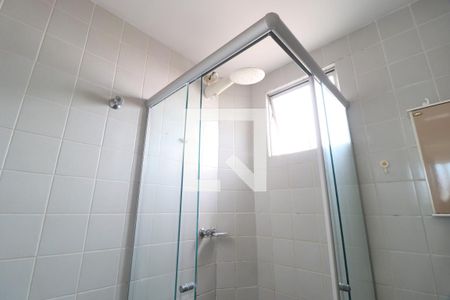 Banheiro Social de apartamento para alugar com 2 quartos, 46m² em Osvaldo Rezende, Uberlândia