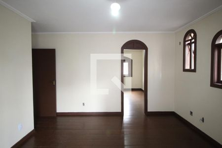 Apartamento para alugar com 3 quartos, 80m² em Jardim Itu, Porto Alegre