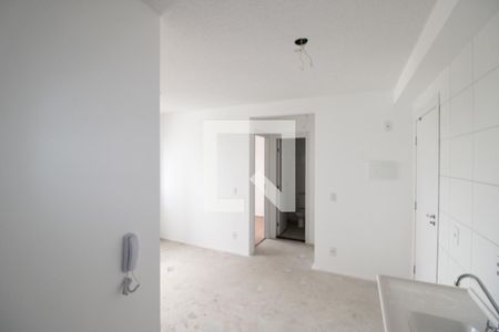 Sala / Cozinha de apartamento para alugar com 2 quartos, 56m² em Vila Carmosina, São Paulo