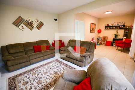Sala de casa para alugar com 3 quartos, 230m² em Jardim Santa Lucrecia, São Paulo