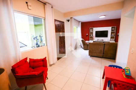 Sala de casa para alugar com 3 quartos, 230m² em Jardim Santa Lucrecia, São Paulo