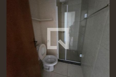 Banheiro de casa de condomínio para alugar com 2 quartos, 85m² em Guaratiba, Rio de Janeiro
