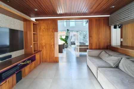 Sala de TV de casa de condomínio para alugar com 3 quartos, 300m² em Swiss Park, Campinas