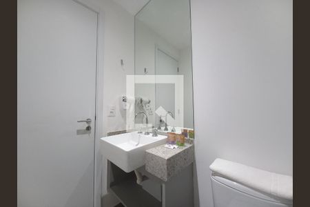 Banheiro de kitnet/studio para alugar com 1 quarto, 24m² em Consolação, São Paulo