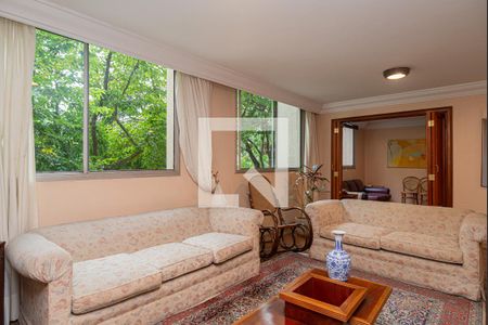 Sala de estar de apartamento à venda com 3 quartos, 220m² em Bela Vista, São Paulo