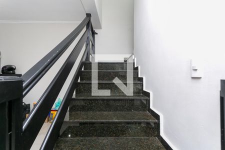 Escada  de casa à venda com 3 quartos, 253m² em Jardim Itapemirim, São Paulo