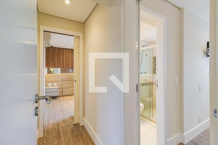 Corredor de apartamento para alugar com 3 quartos, 109m² em Jardim Aeroporto, São Paulo