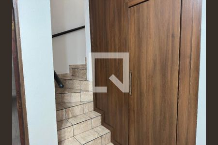 Escada de casa para alugar com 3 quartos, 180m² em Avareí, Jacareí