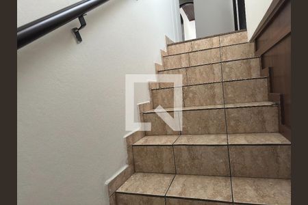 Escada de casa para alugar com 3 quartos, 180m² em Avareí, Jacareí