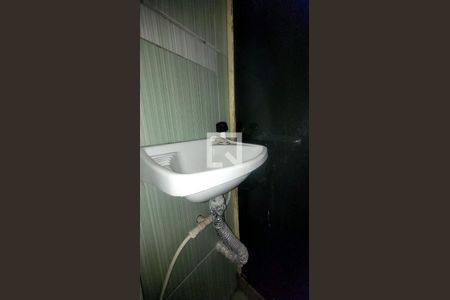 Banheiro de casa para alugar com 1 quarto, 25m² em Marechal Hermes, Rio de Janeiro