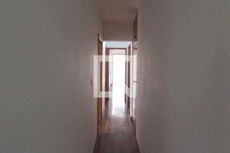 Corredor para os quartos de apartamento para alugar com 3 quartos, 108m² em Gonzaga, Santos