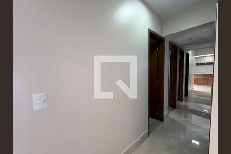 Corredor de apartamento à venda com 3 quartos, 89m² em Parque Amazonia, Goiânia
