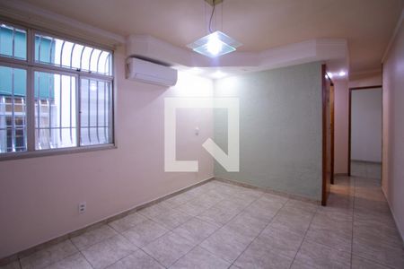 Sala de casa de condomínio para alugar com 2 quartos, 49m² em Colubandê, São Gonçalo